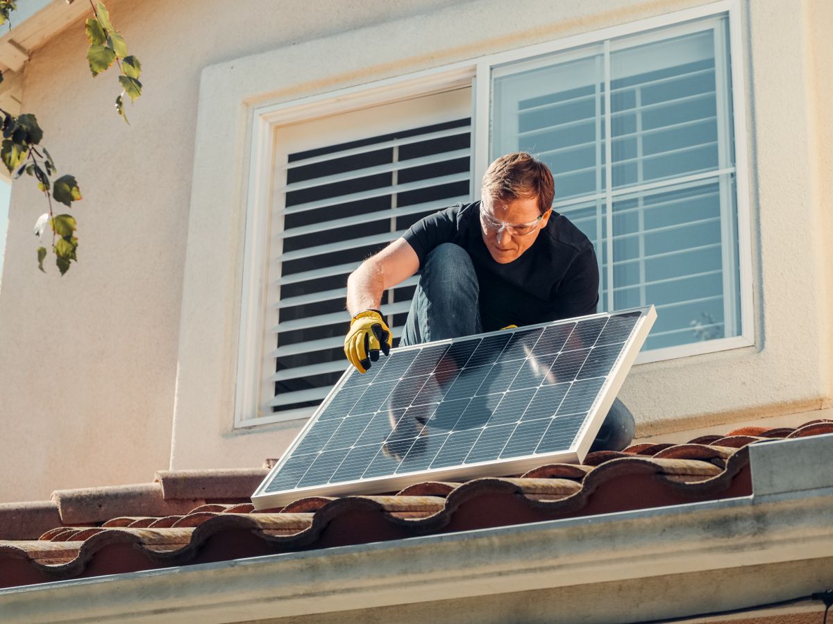 Solar inverter equipment